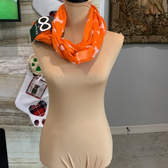 New With Tags Multi‎ Loop UT Scarf. - Picture 2 of 4